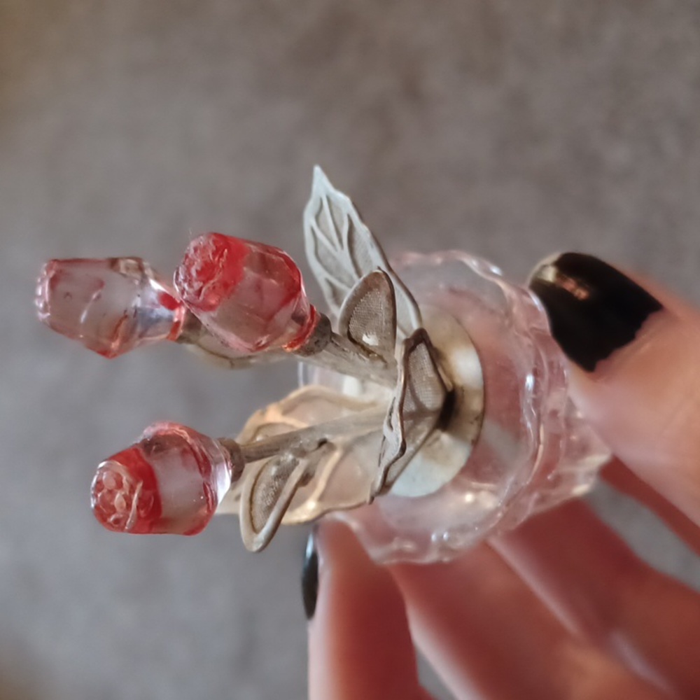 Rose figurine